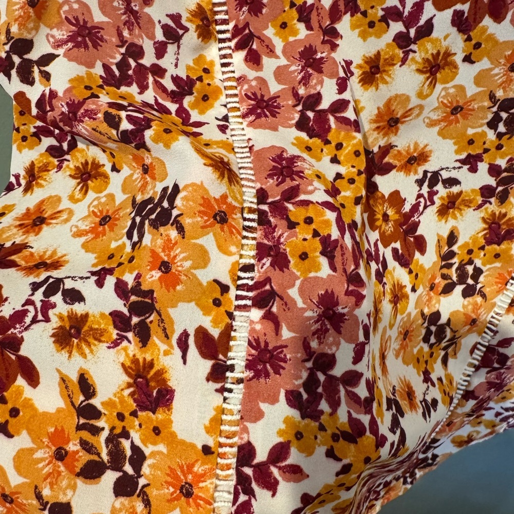 DR2 Floral Blouse with Lace Detail - Picture 9 of 13
